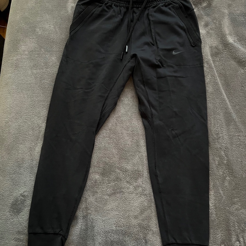 Men's Nike Joggers - Size Medium
